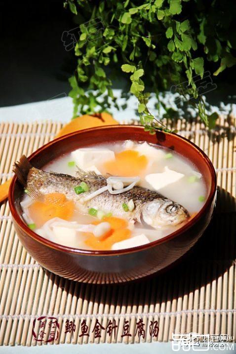 鲫鱼金针豆腐汤