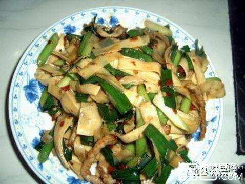蒜苗豆腐皮炒肉丝