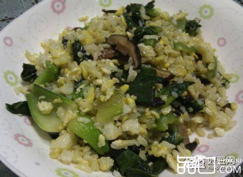 青菜香菇蛋炒饭