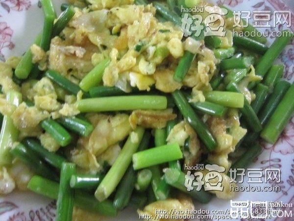 【蒜苔炒鸡蛋】