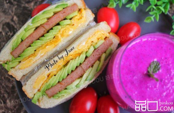 牛油果午餐肉三明治