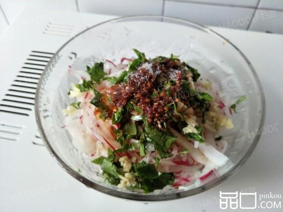 凉拌红皮萝卜丝