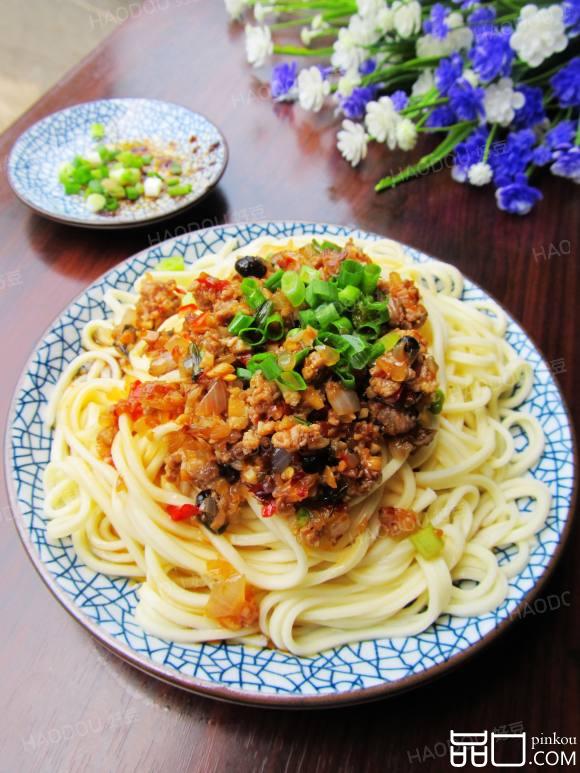 香菇肉酱拌面