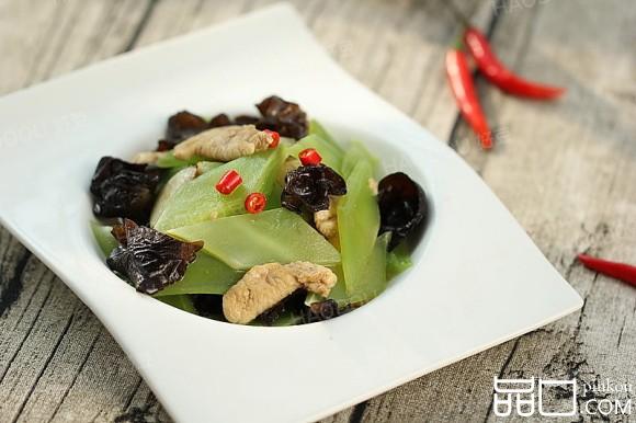 木耳莴苣炒鸡片