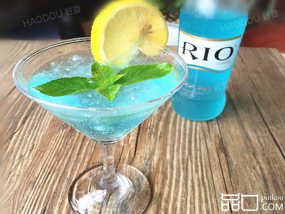 蓝色玛格丽特鸡尾酒