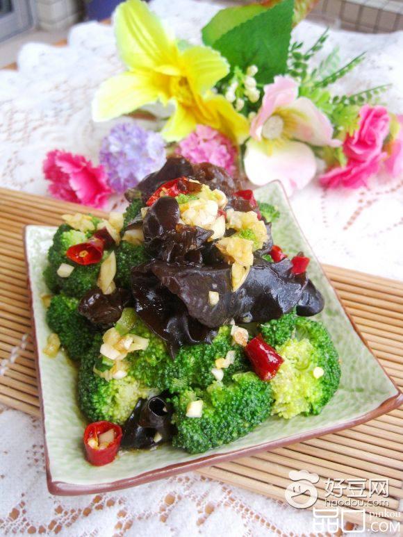 蒜香木耳西兰花