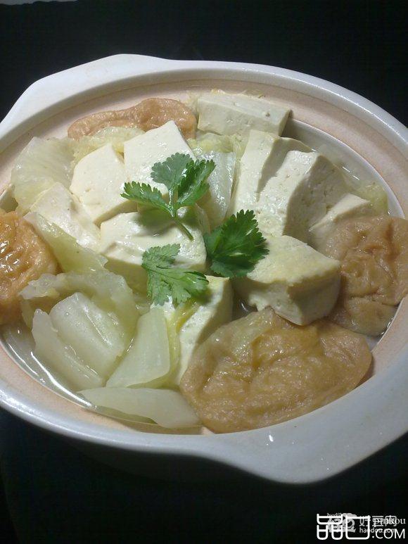 砂锅白菜豆腐热汤