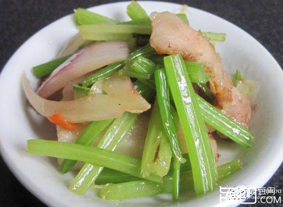 芹菜回锅肉