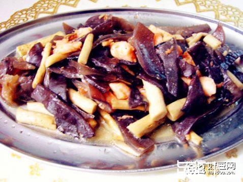 黑木耳茶树菇炒鸡丁