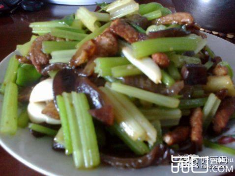 芹菜木耳炒肉