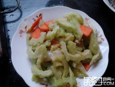 胡萝卜炒苦瓜