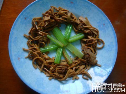 芹香豆腐皮