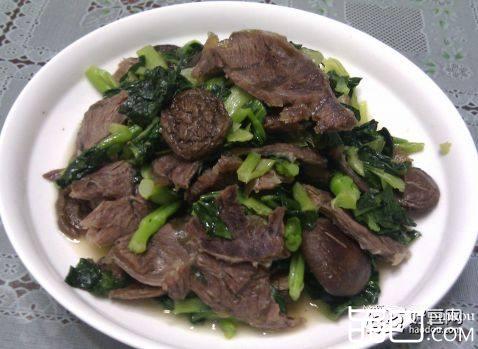 家常牛肉香菇炒青菜