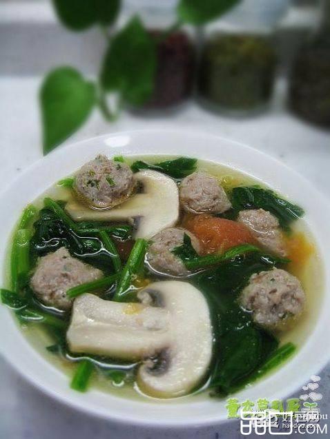 口蘑菠菜汆丸子
