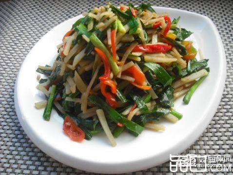 素炒韭菜红椒土豆丝