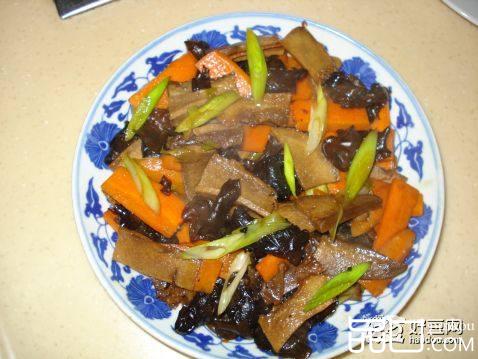 红萝卜炒口条