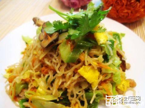 香菇红萝卜炒米粉