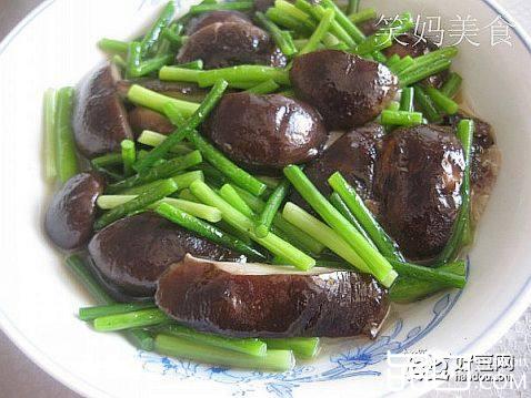 香菇炒蒜苔
