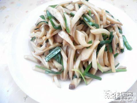 杏鲍菇炒韭菜