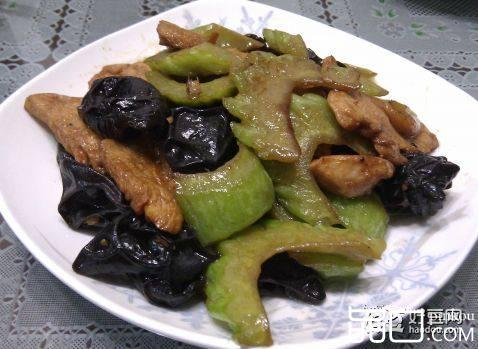 苦瓜木耳炒鸡片