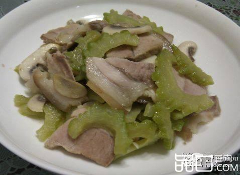 苦瓜蘑菇炒肉片