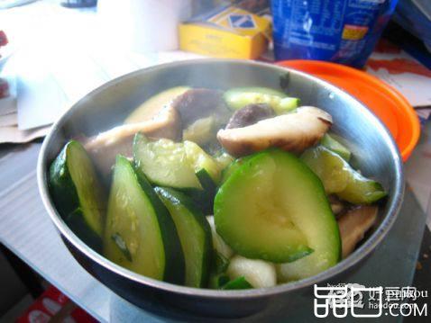 鲜香菇炒西葫芦