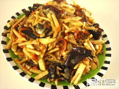 木耳冬笋胡萝卜炒肉丝