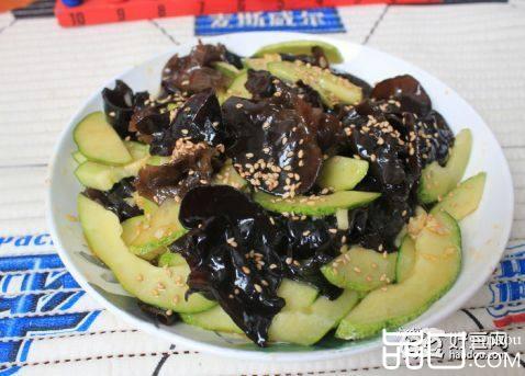 黄瓜拌黑木耳