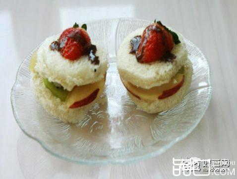 巧克力面包水果夹心