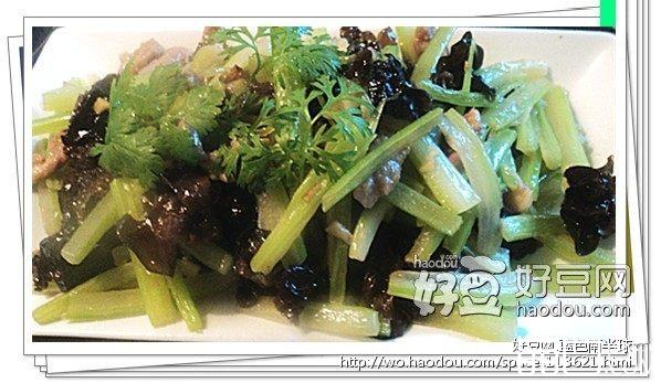 黑木耳炒芹菜肉丝