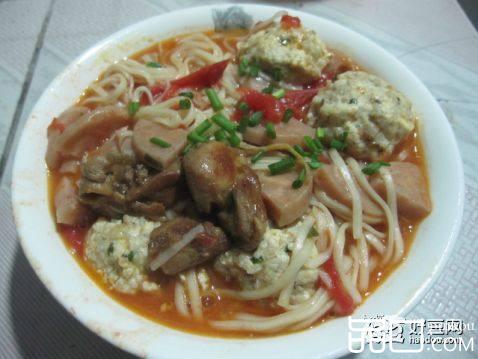 西红柿鸡肉烩面条