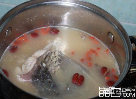 红枣杞子鲩鱼尾汤