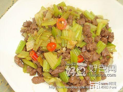 芹菜炒牛肉粒