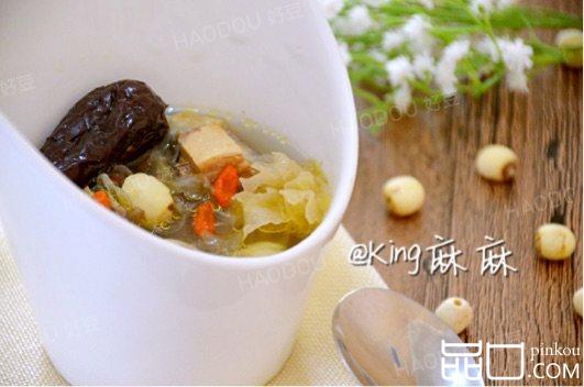 银耳莲子煲鸡汤
