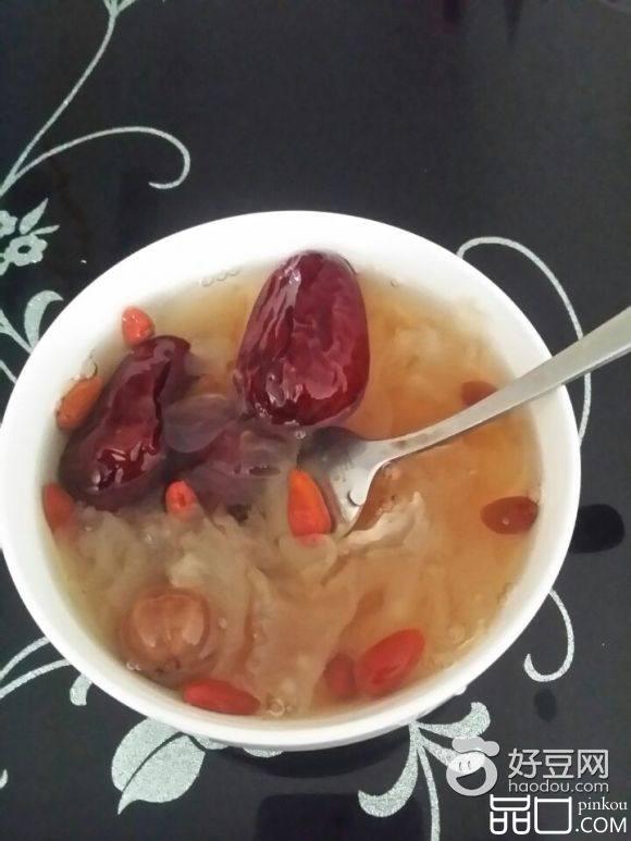银耳大枣桂圆羹