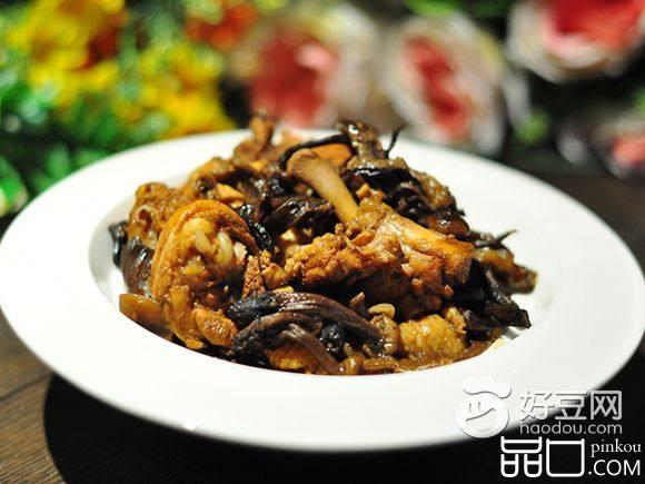 三黄鸡炖榛蘑