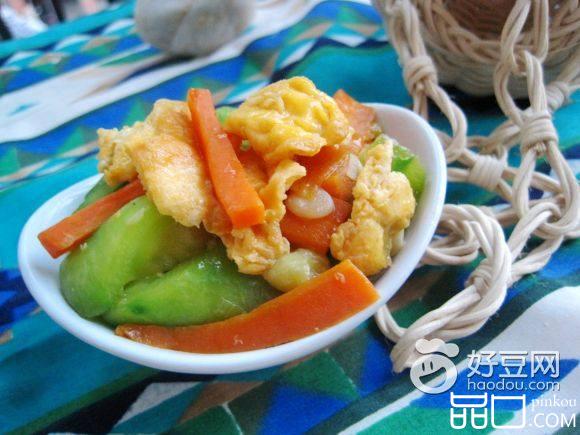 胡萝卜丝瓜炒鸭蛋
