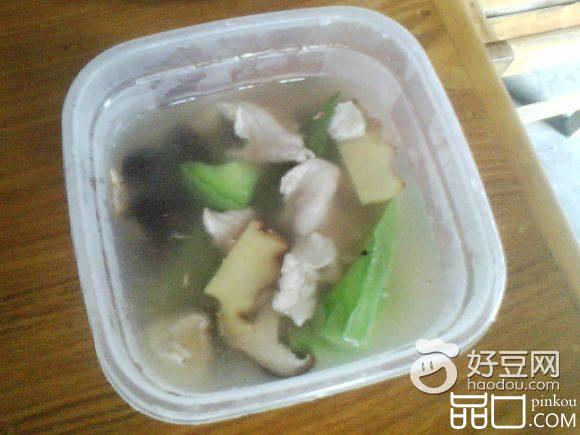 鲜菇丝瓜瘦肉汤