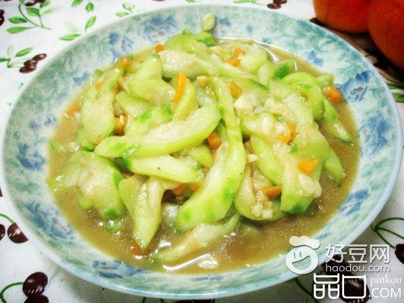 蒜香胡萝卜丁炒丝瓜