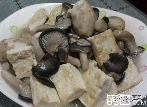 芋头蘑菇豆腐汤