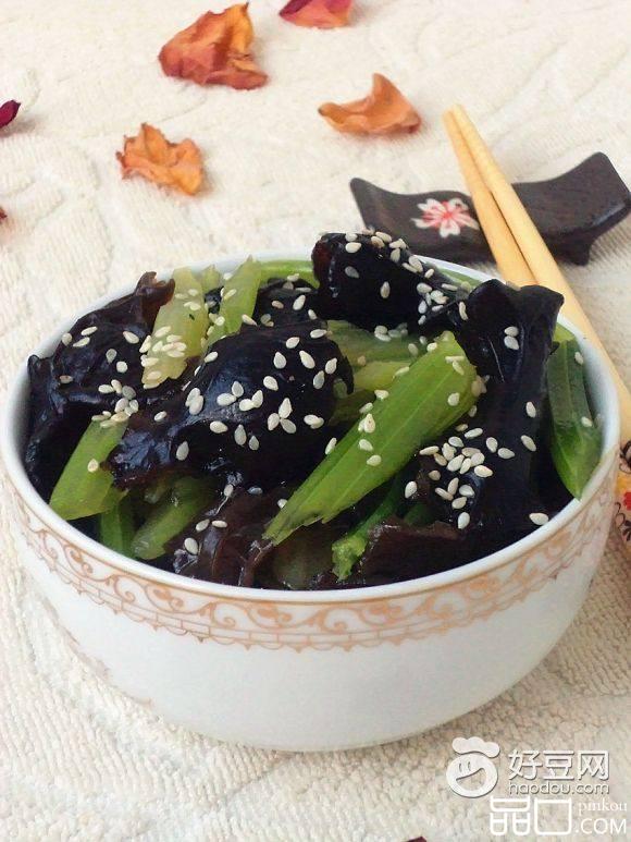 黑木耳拌芹菜