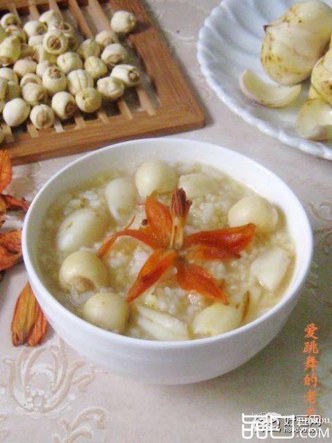 百合花莲子小米粥