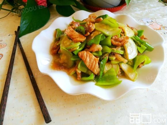 西葫芦尖椒炒肉