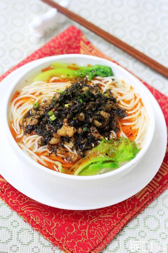 芽菜肉臊子面