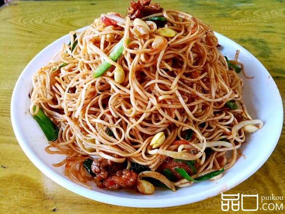 黄豆芽西红柿焖面