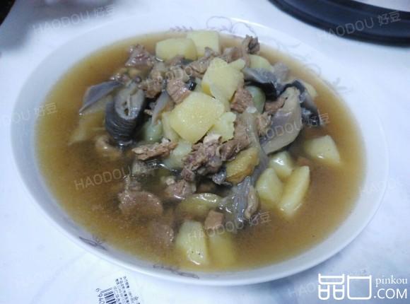 猪肉炖蘑菇土豆