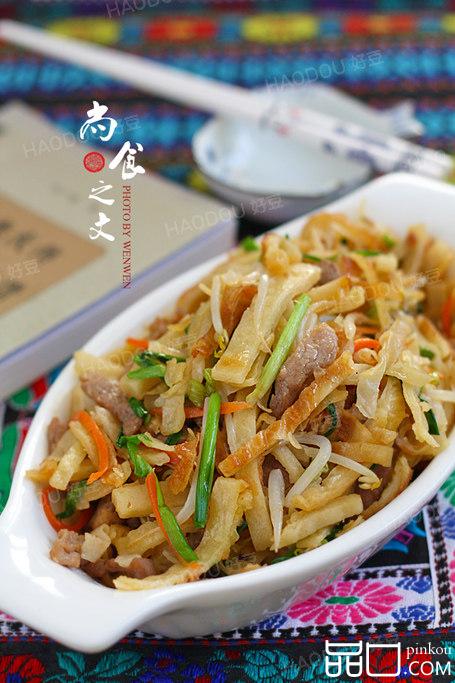 肉丝豆芽焖饼