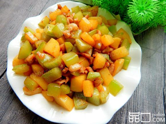 莴笋土豆炒肉丁