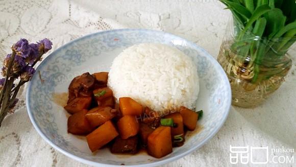 土豆烧肉盖浇饭