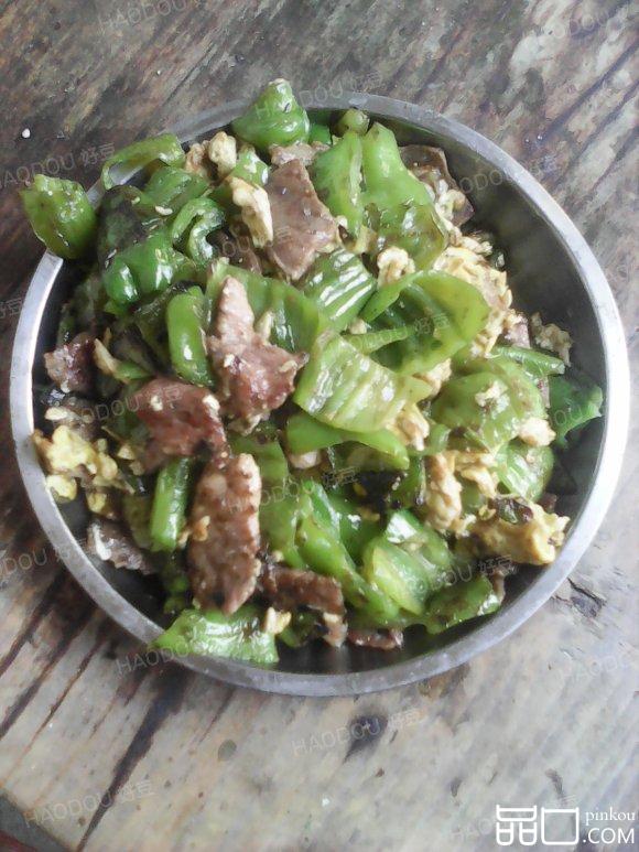 蛋皮辣椒炒肉